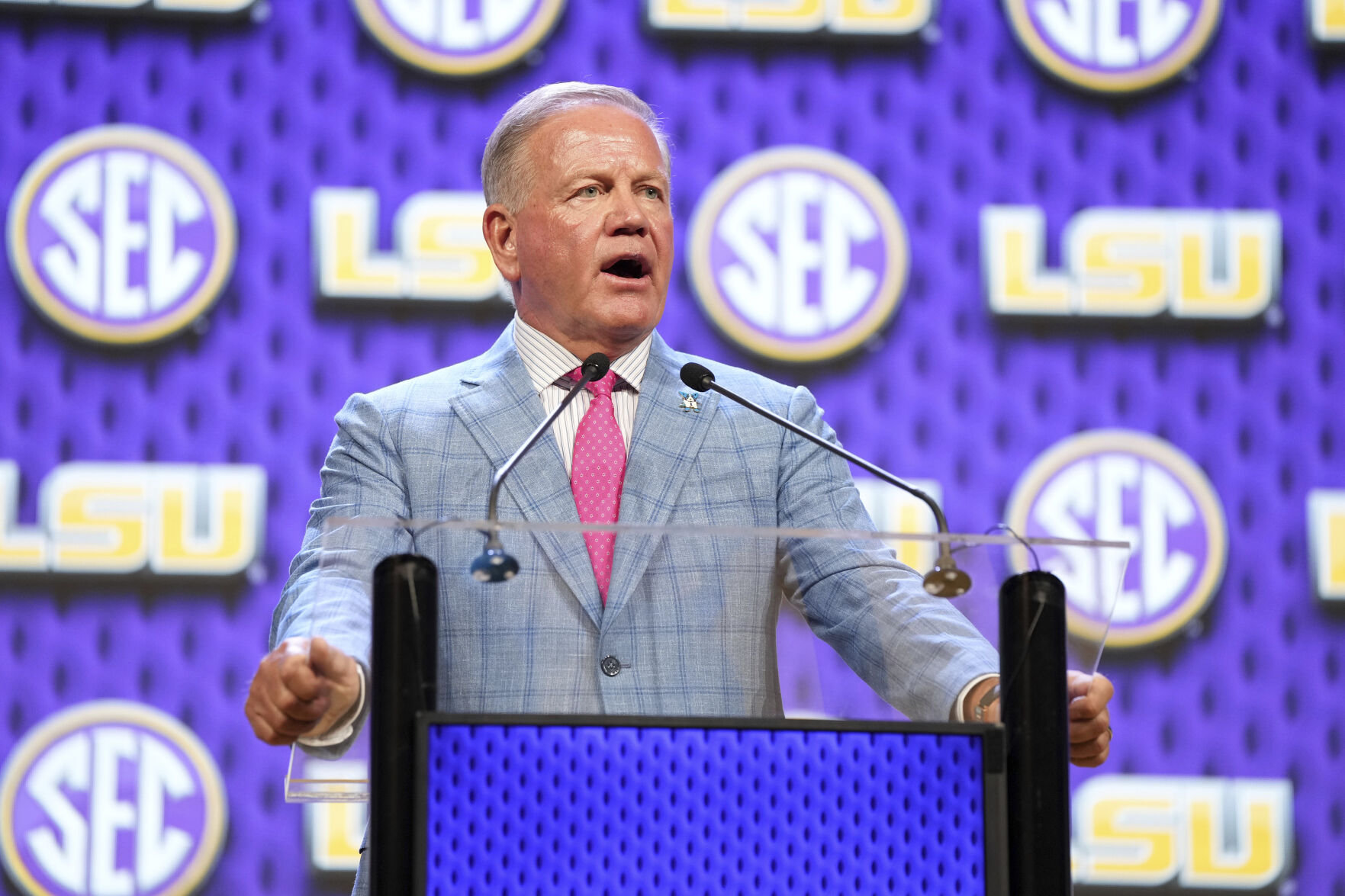 Brian Kelly reveals how much revenue LSU shares with players | LSU