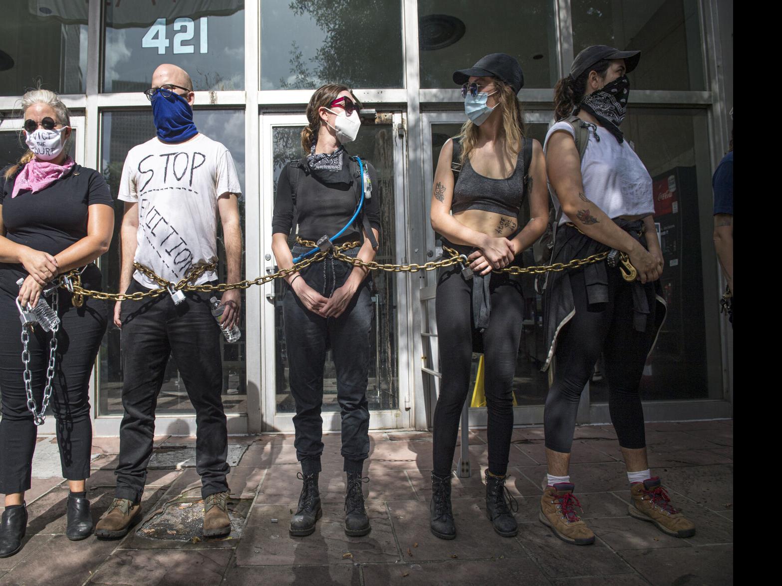 Photos Renters Block New Orleans Courthouse To Protest Rising Evictions During Coronavirus Photos Nola Com
