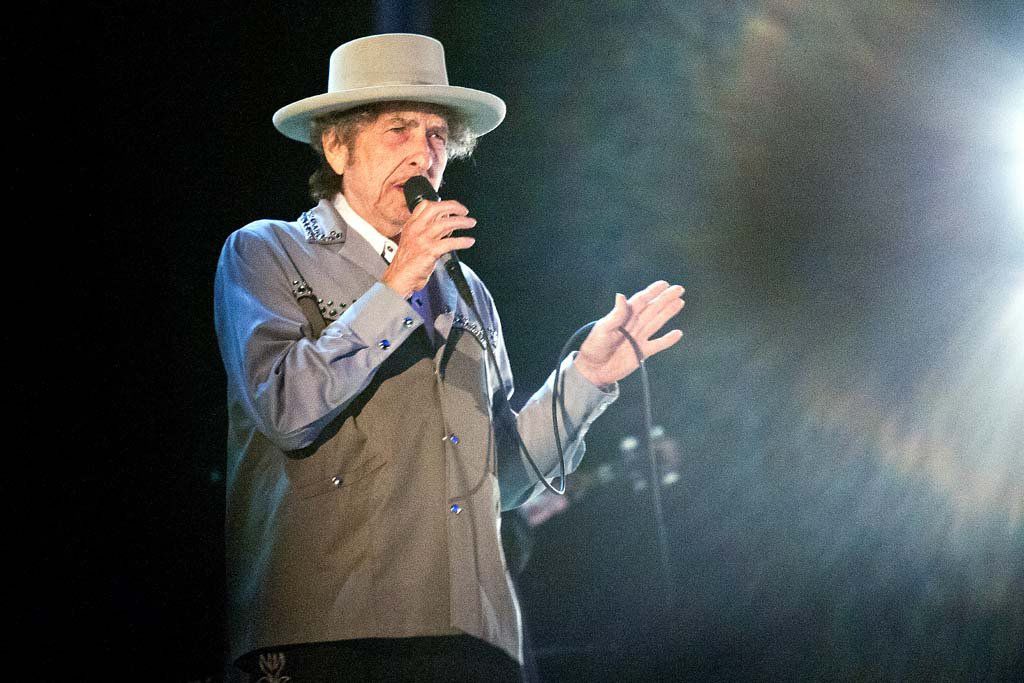 Knockin On Heaven S Door Covington Church Honors Bob Dylan With
