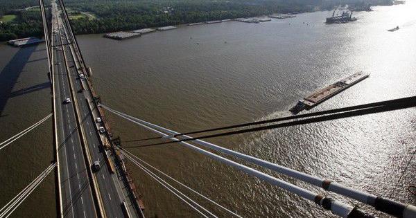 Man jumps from Hale Boggs Bridge in St Charles Parish Traffic nola com