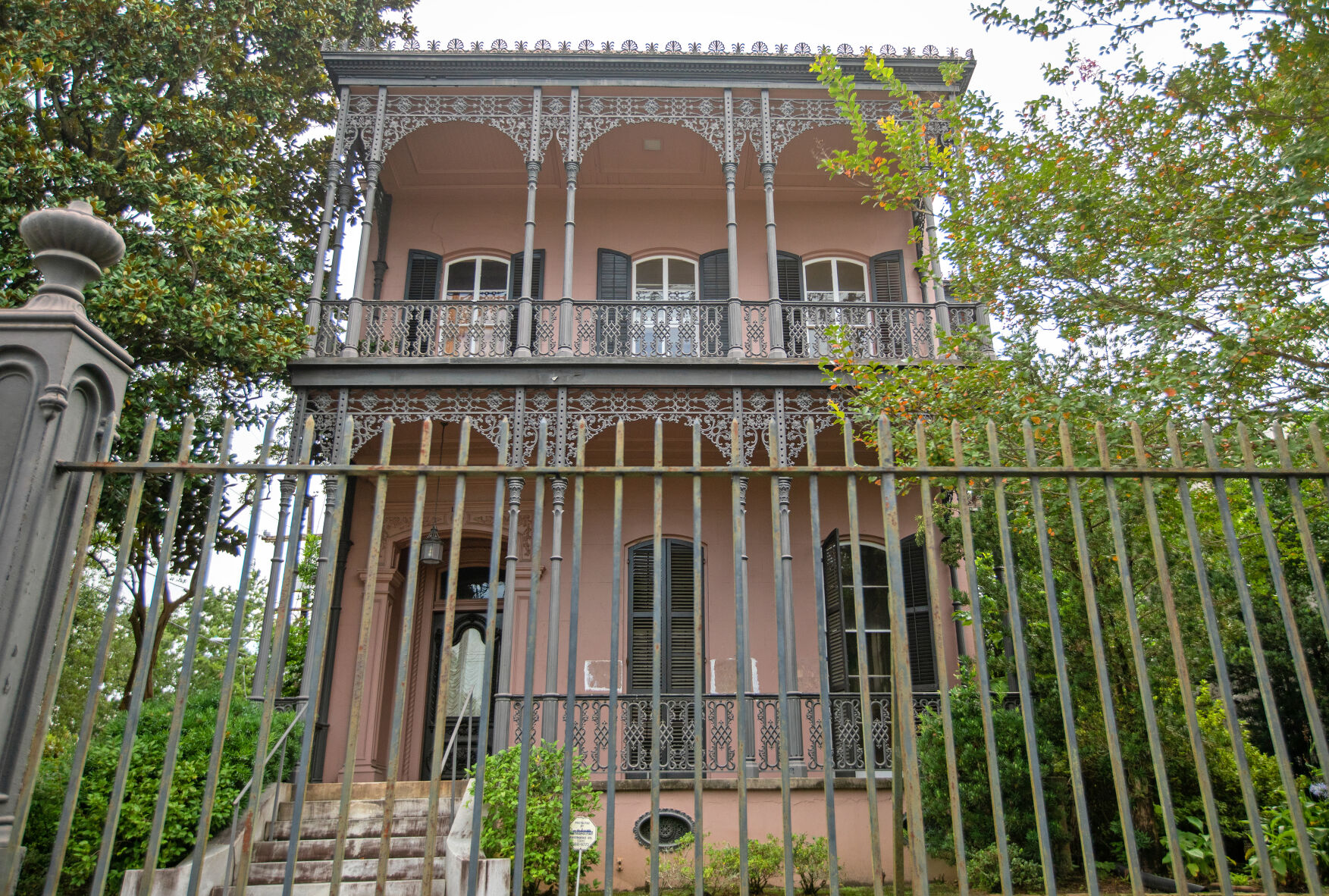 Zion Williamsons mom can add theater picture