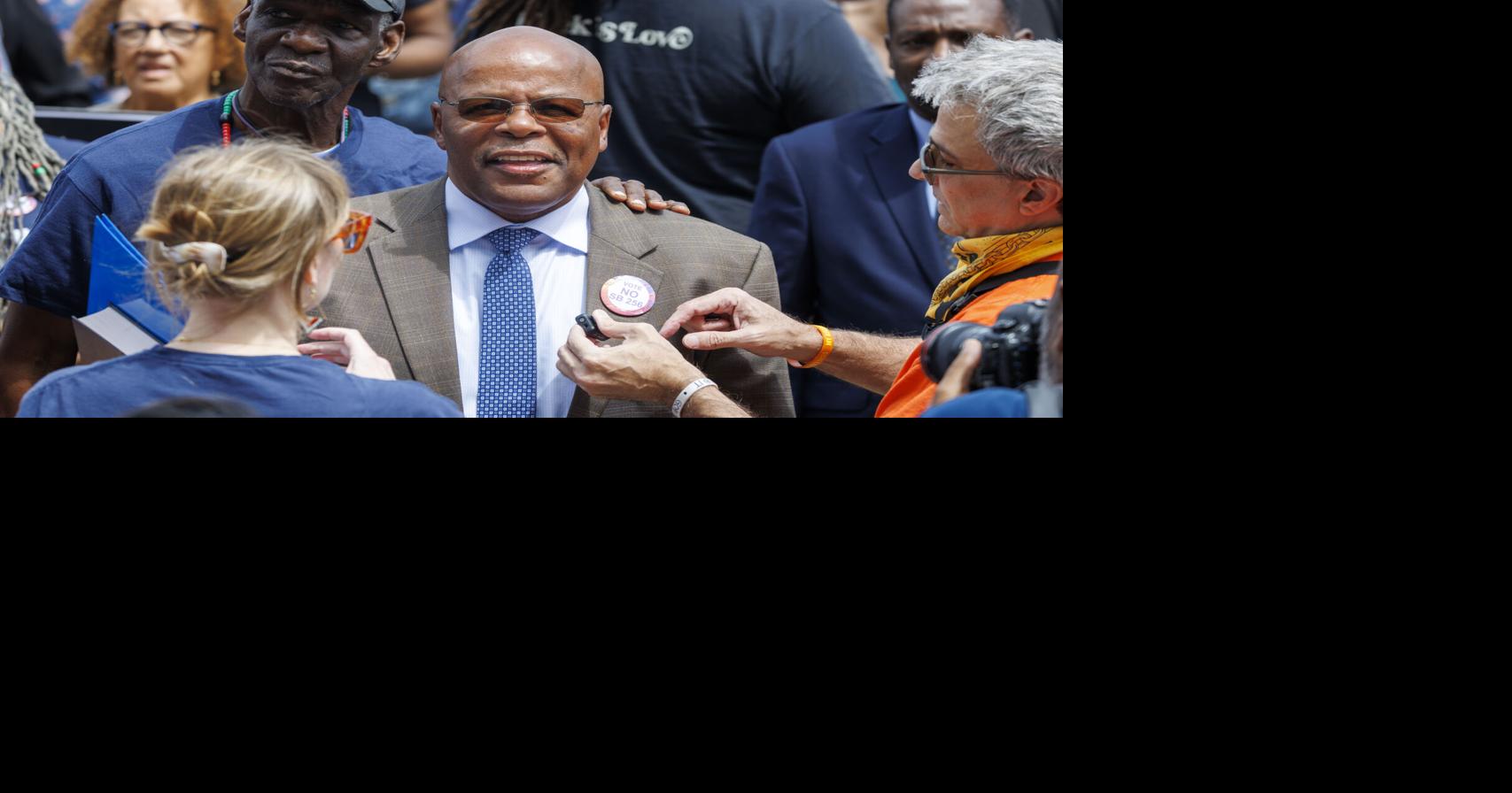 New Orleans court clerk Calvin Duncan is symbolically sworn in as GOP races to eliminate office