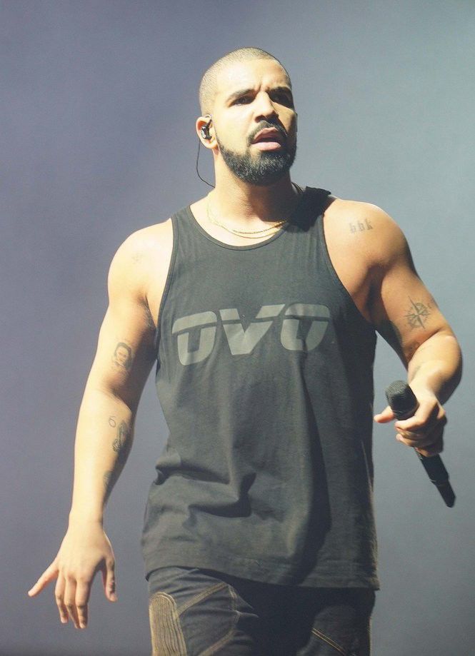 What To Wear To Drake's Summer Sixteen Tour Along With Your Really Big  Rings — PHOTOS