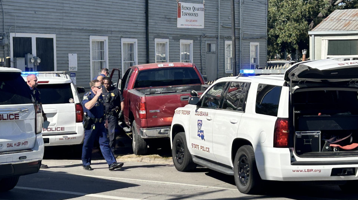Blown red light leads to police chase & crash in New Orleans | Crime ...