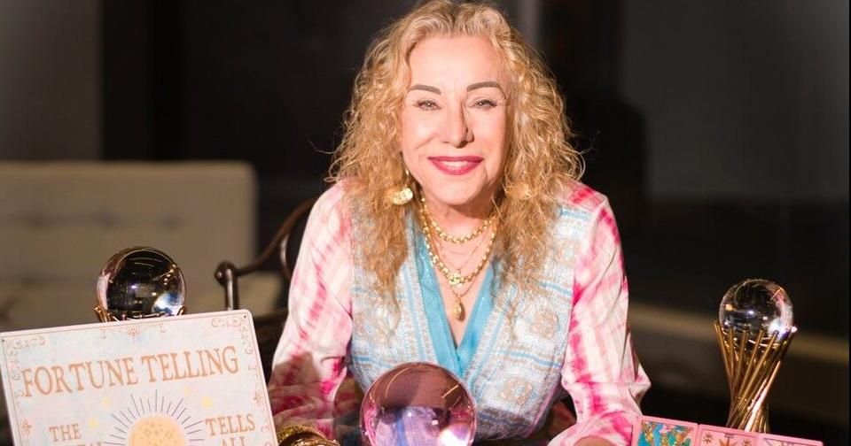 Fortune tellers , poets and more at NOLA wedding receptions | Weddings