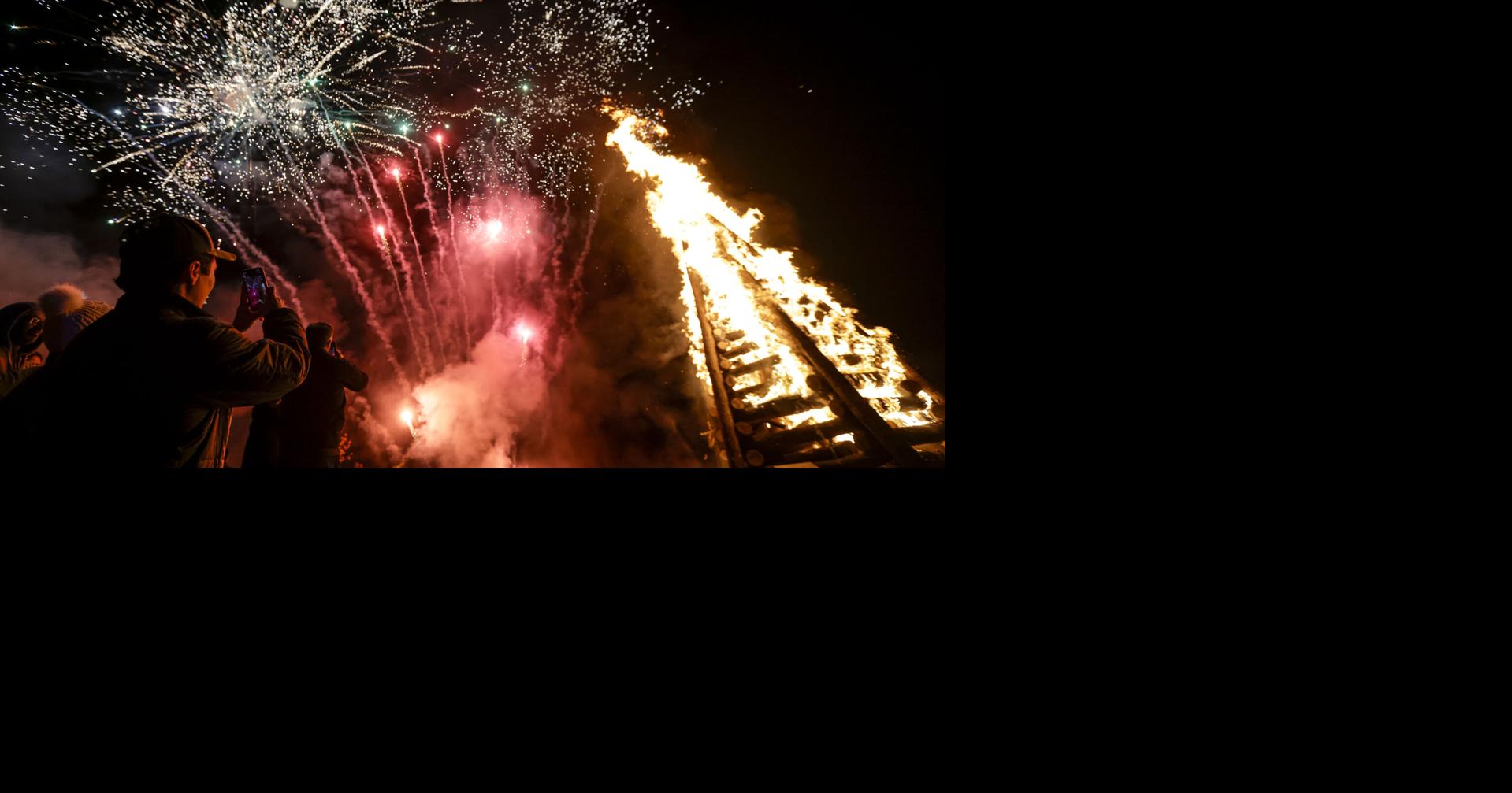 Photos: Bonfires on Mississippi River levee light the way for Cajun Santa