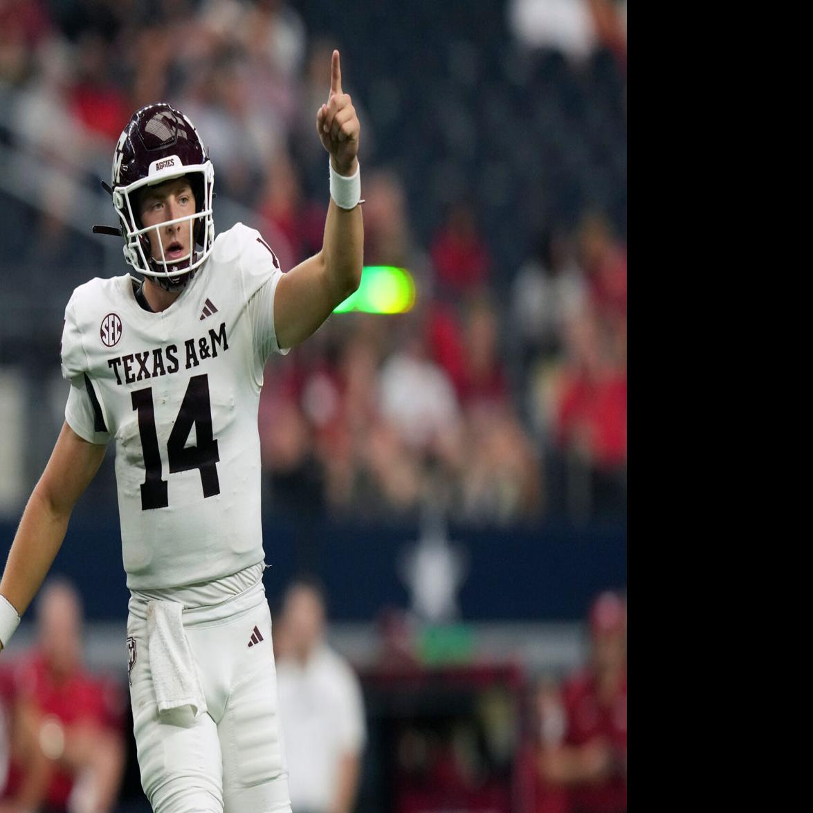 Max Johnson Leads Texas A&M Aggies to 17-6 Halftime Lead vs