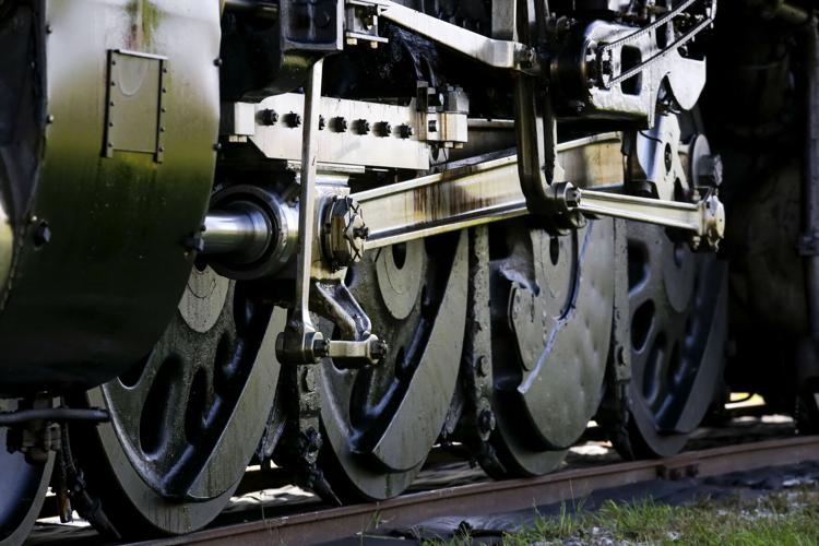 'Once in a lifetime': Train buffs awed by Big Boy 4014 steam locomotive ...