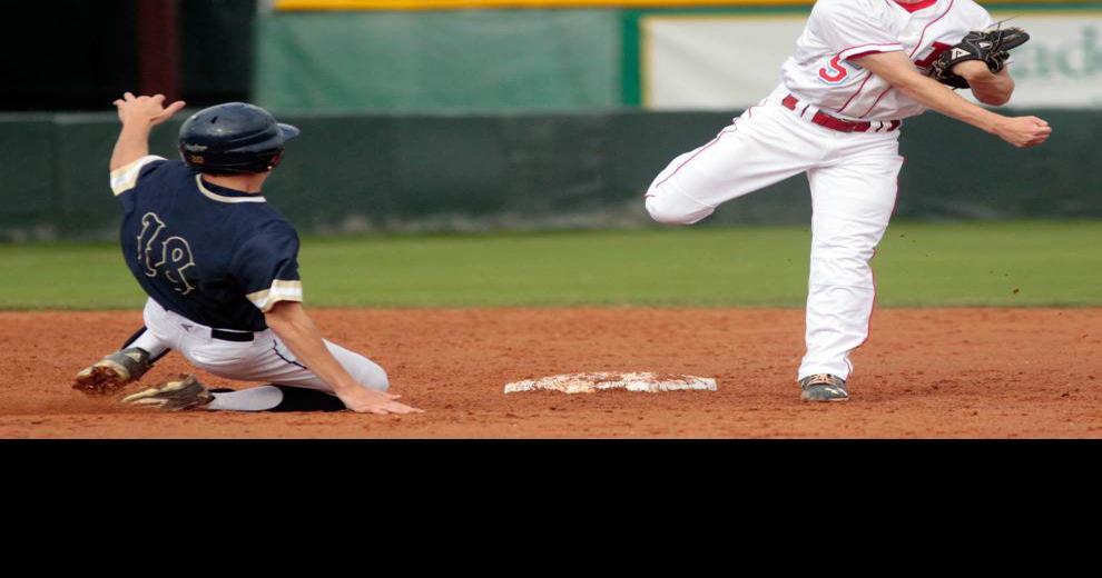 Holy Cross baseball team keeps playoff hopes alive with victory over Rummel Prep Sports