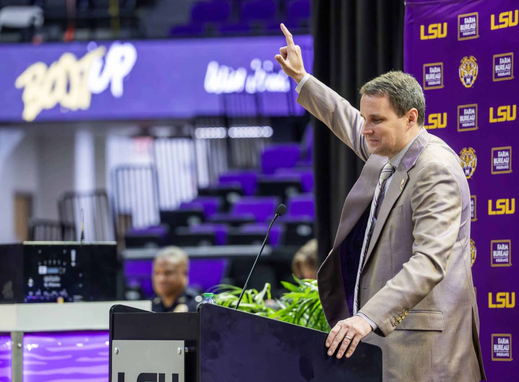 nola.com - Toyloy Brown III - LSU basketball's Will Wade acquires a 6-3 Big Ten point guard in the transfer portal