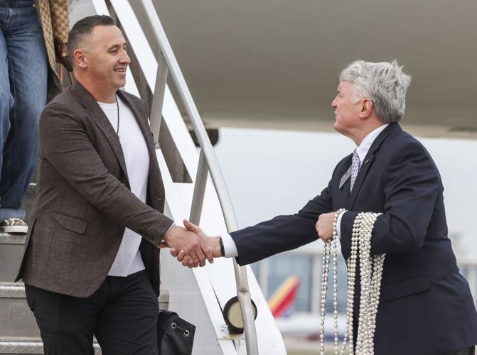 Texas, Washington arrive for Sugar Bowl Sports