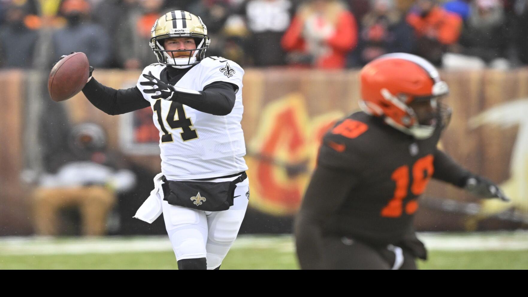 Saints stay in playoff hunt with win over Browns