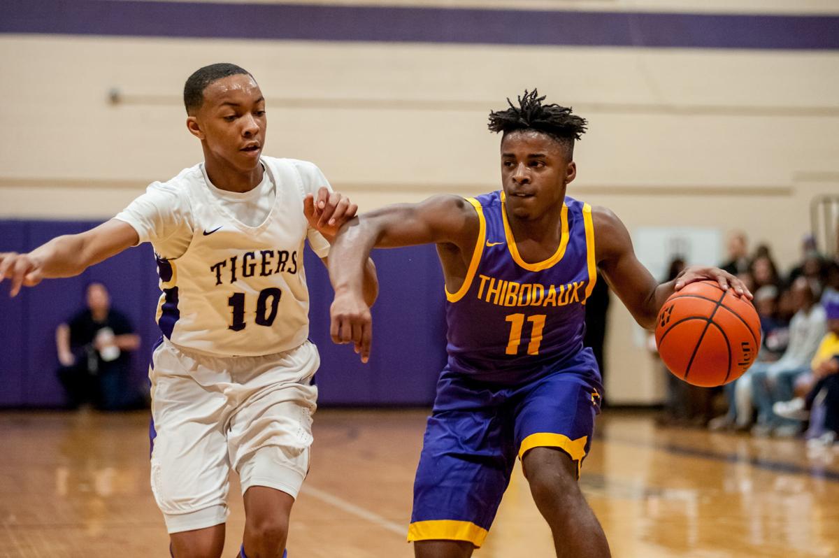 Thibodaux Maintains District 7 5a Lead With Win Over Hahnville