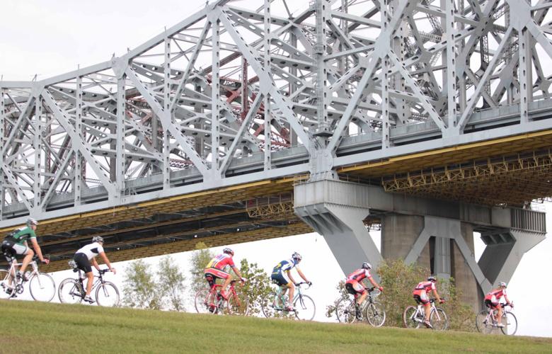 Cyclists on Mississippi River levee in Jefferson Parish