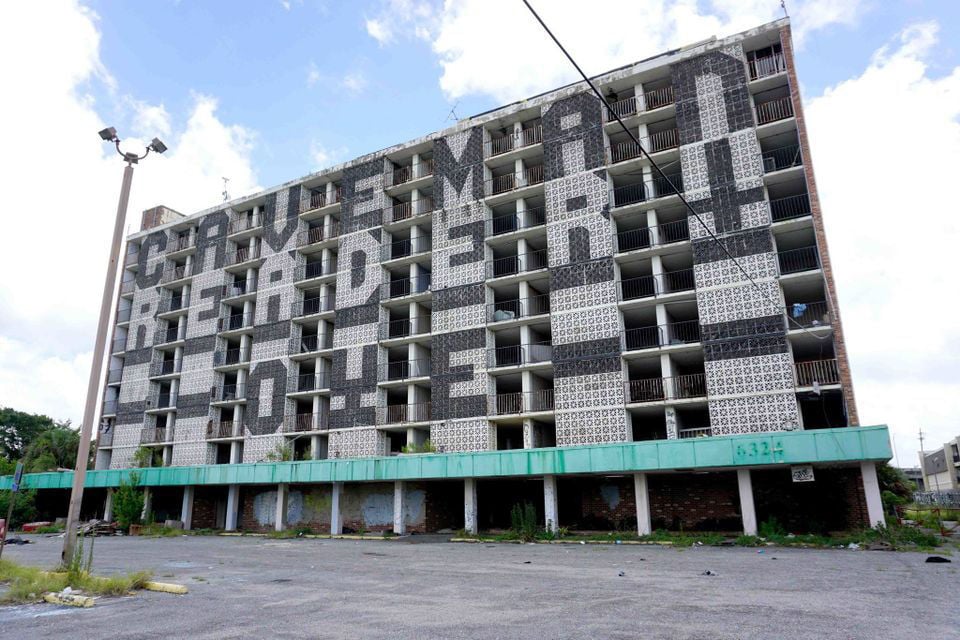 USA 巨大ストリート看板　HIDDEN 世田谷ベースに貼ってある警告看板」 アルミサインボード 米軍基地の