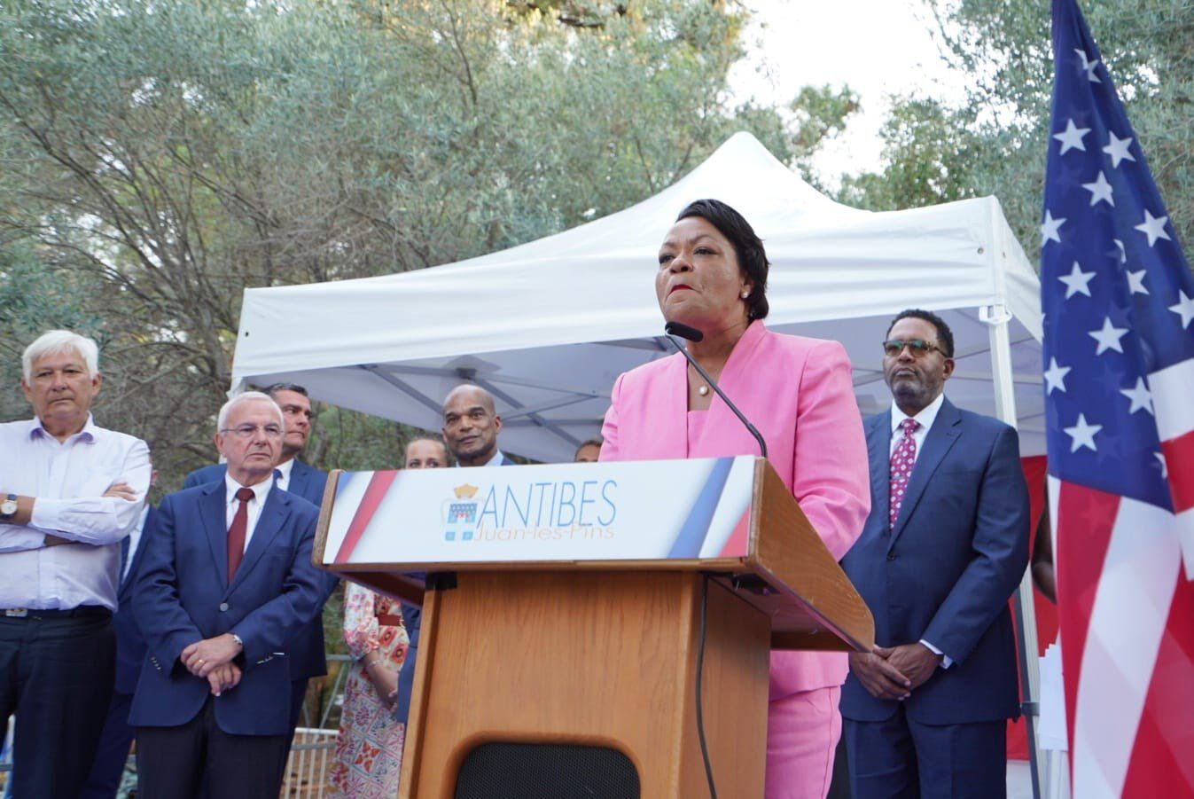 Le Vol LaToya Cantrell En Route Vers La France - Certains En Première ...