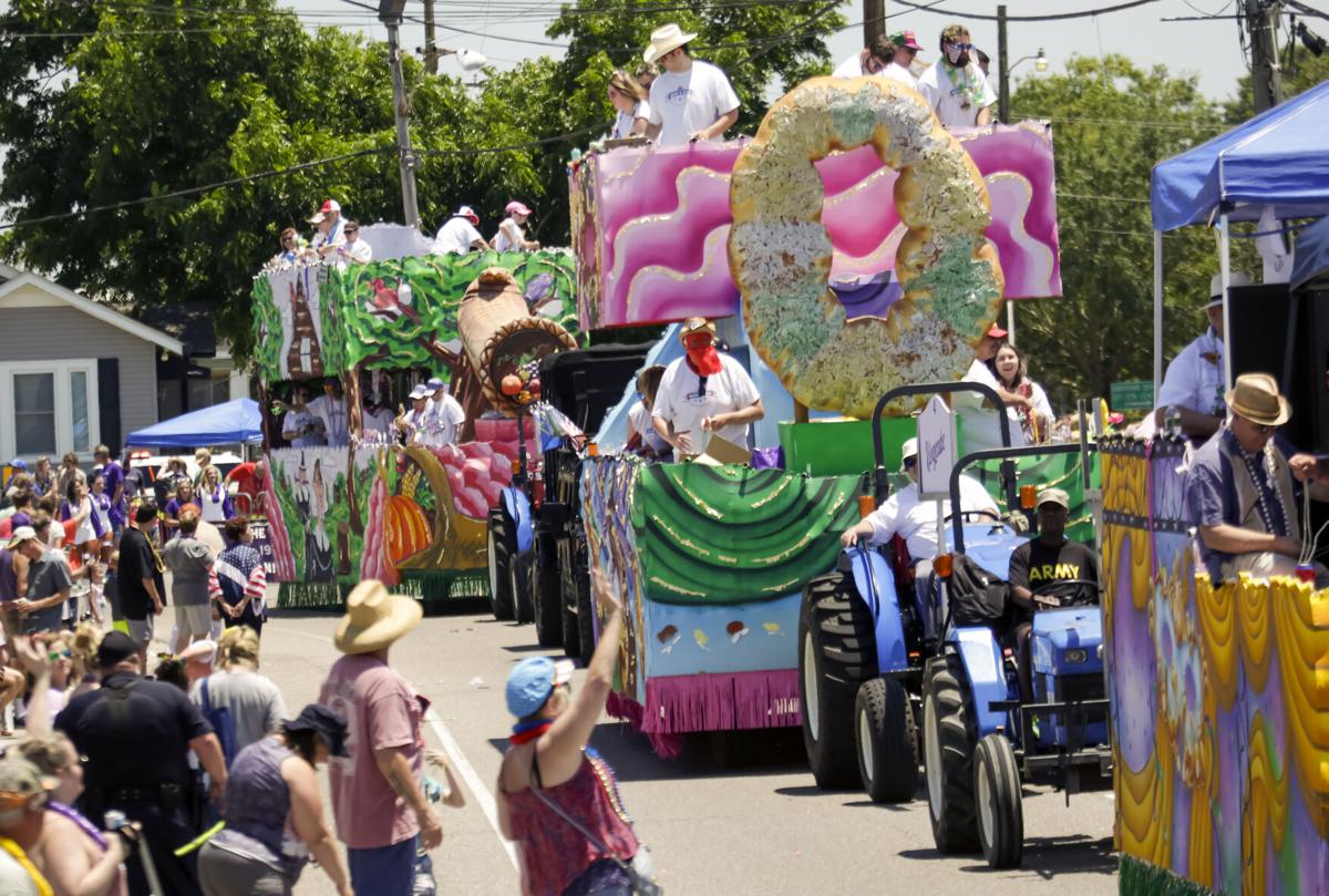 Harahan Christmas Parade 2022 Permit Photos: Krewe Of Kings Rolls In Harahan, The Area's First Mardi Gras-Style  Parade Since Covid-19 | Mardi Gras | Nola.com