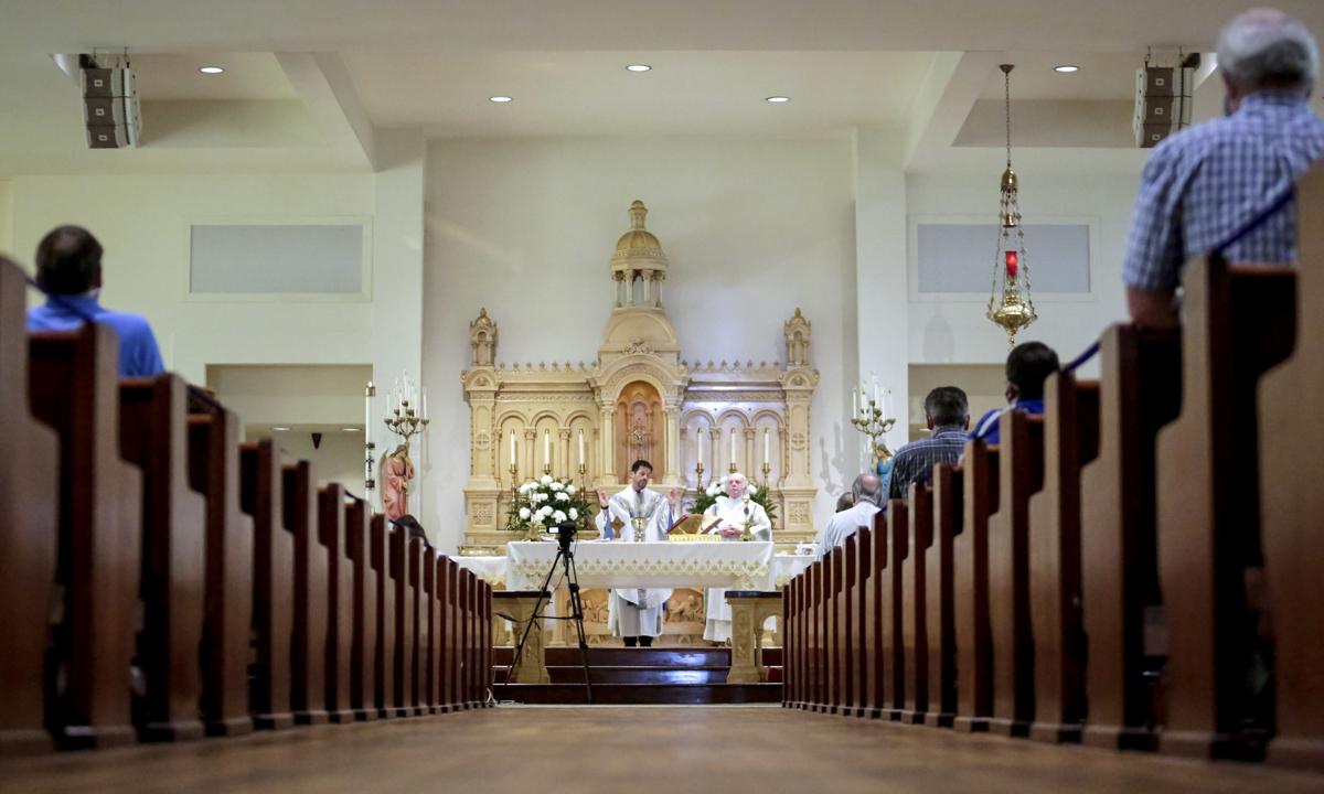 New Orleans Churchgoers Return In Batches For First Time In Months It S Comforting To Be Here News Nola Com