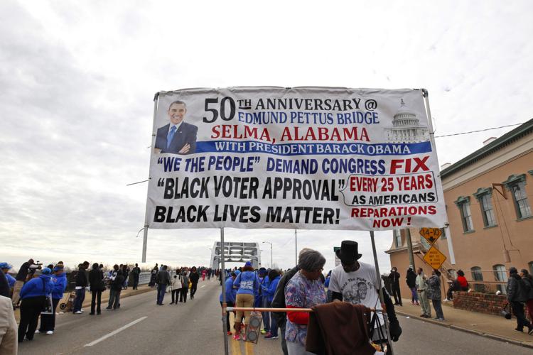 Bloody Sunday 2015: 80,000 celebrate, protest on slow march across ...