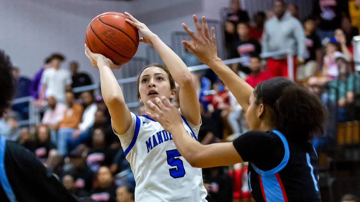 Mandeville Girls Basketball Team Secures Spot in State Semifinals with 55-53 Win Over Zachary