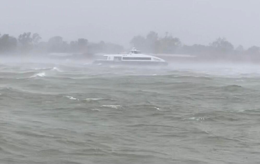 Watch the video: Canal Street Ferry Breaks Off Mooring, Stranded on Mississippi River |  Hurricane Center