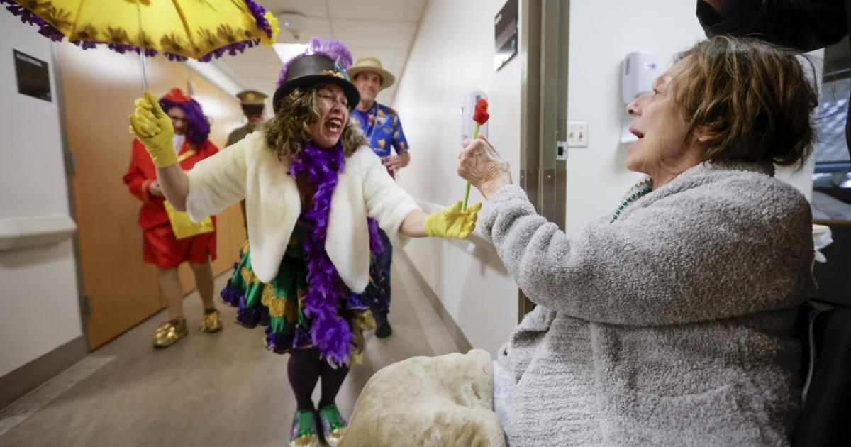 Photos: Mardi Gras Mitzva Makers bring Carnival to people unable to attend in person