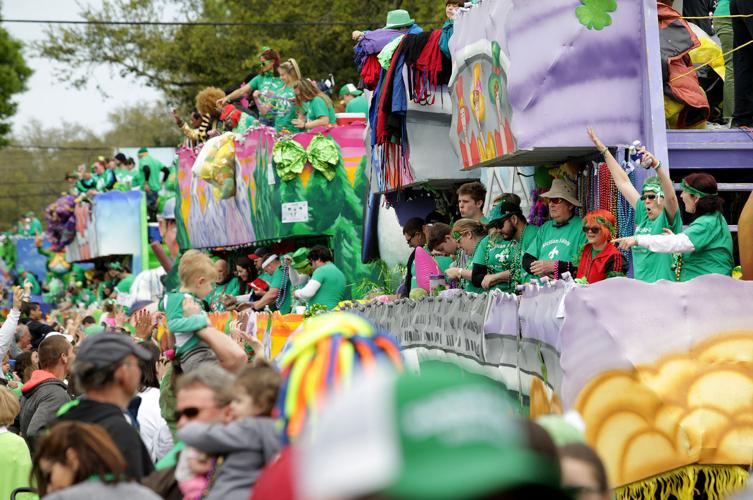 st patrick day parade on metairie road