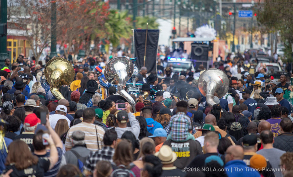 How NOLA says goodbye to a legend ⚜️ second line from Treme to Champions  Square!