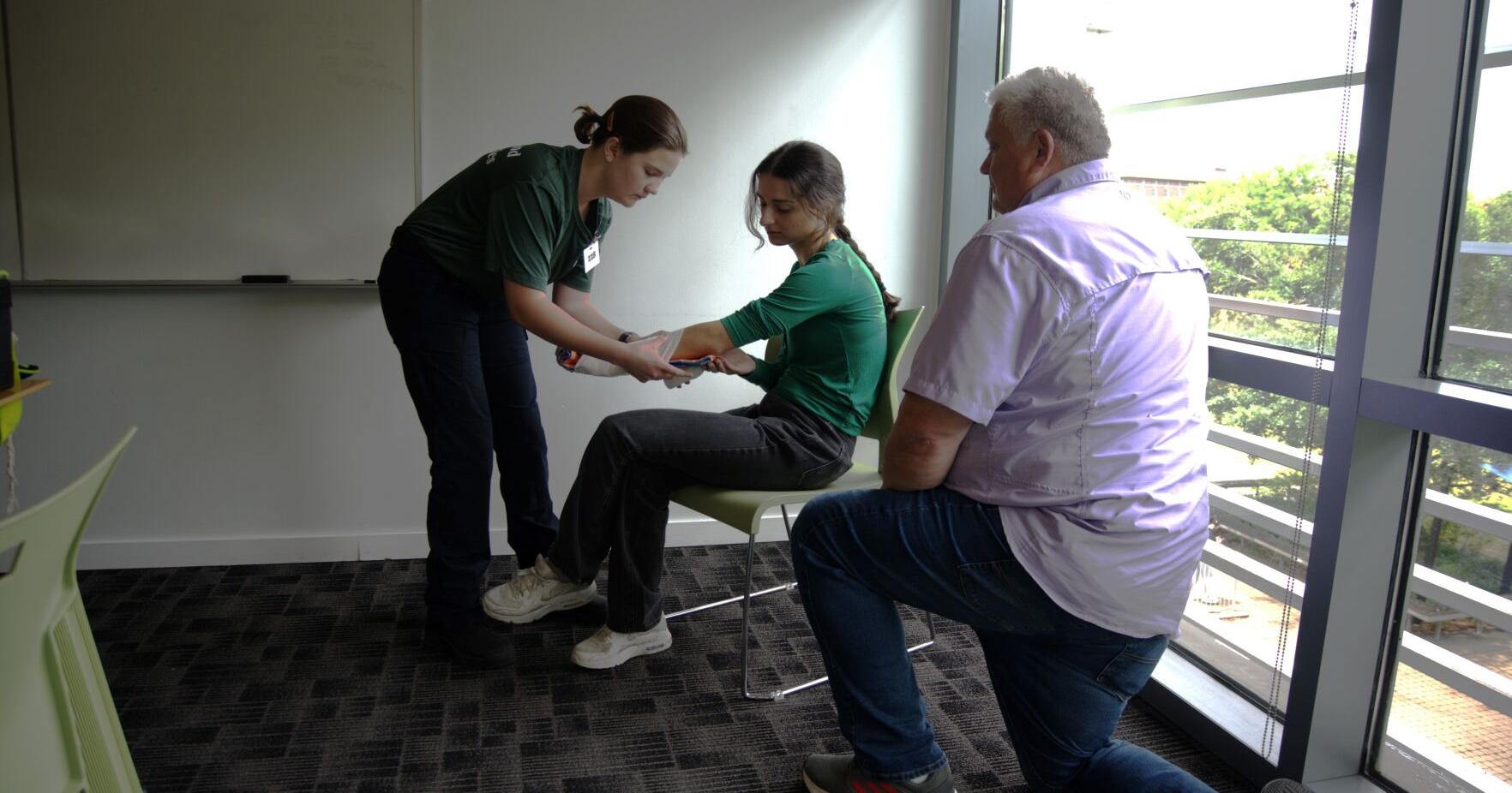 Tulane SoPA course prepares students for lucrative careers in emergency medical services - Vimarsana News