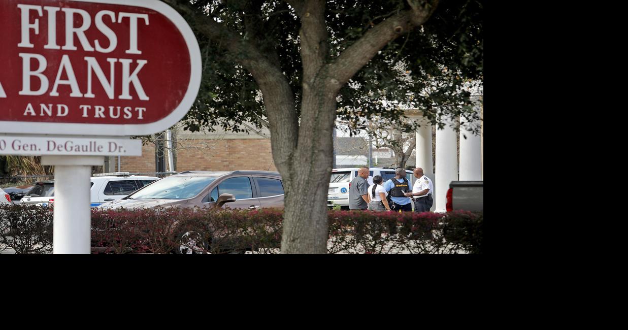 Downtown New Orleans bank robbed; suspect apprehended after dye packs ...