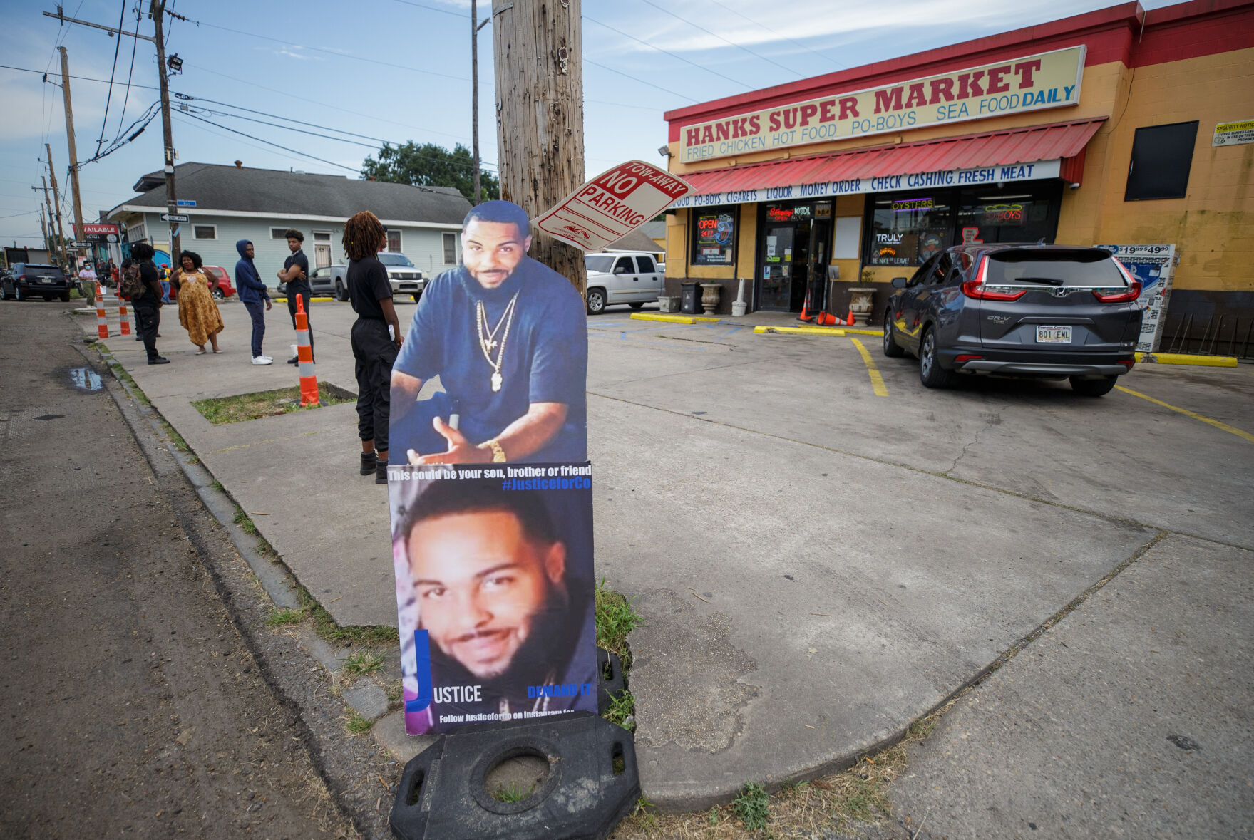 As armed standoff at 9th Ward store continues, what are Louisiana's