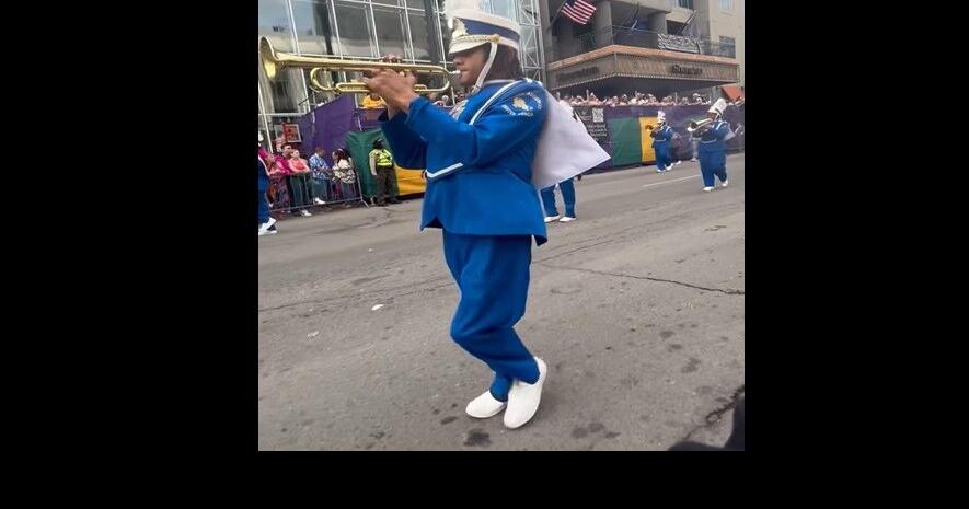 mardi gras throws gretna
