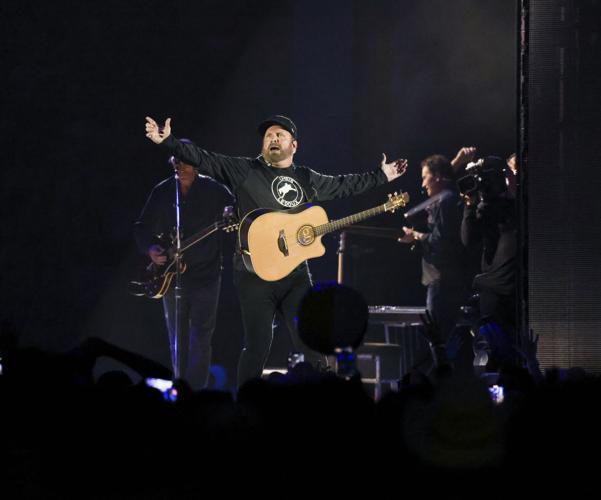 VIDEO: Garth Brooks appears live on KSNT