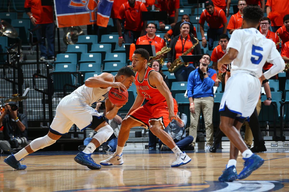 One Win To Go Uno Cruises Past Sam Houston State To Reach