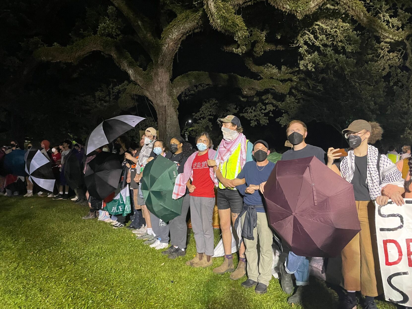 Tulane Students, Police In Standoff At Pro Palestine Protest ...