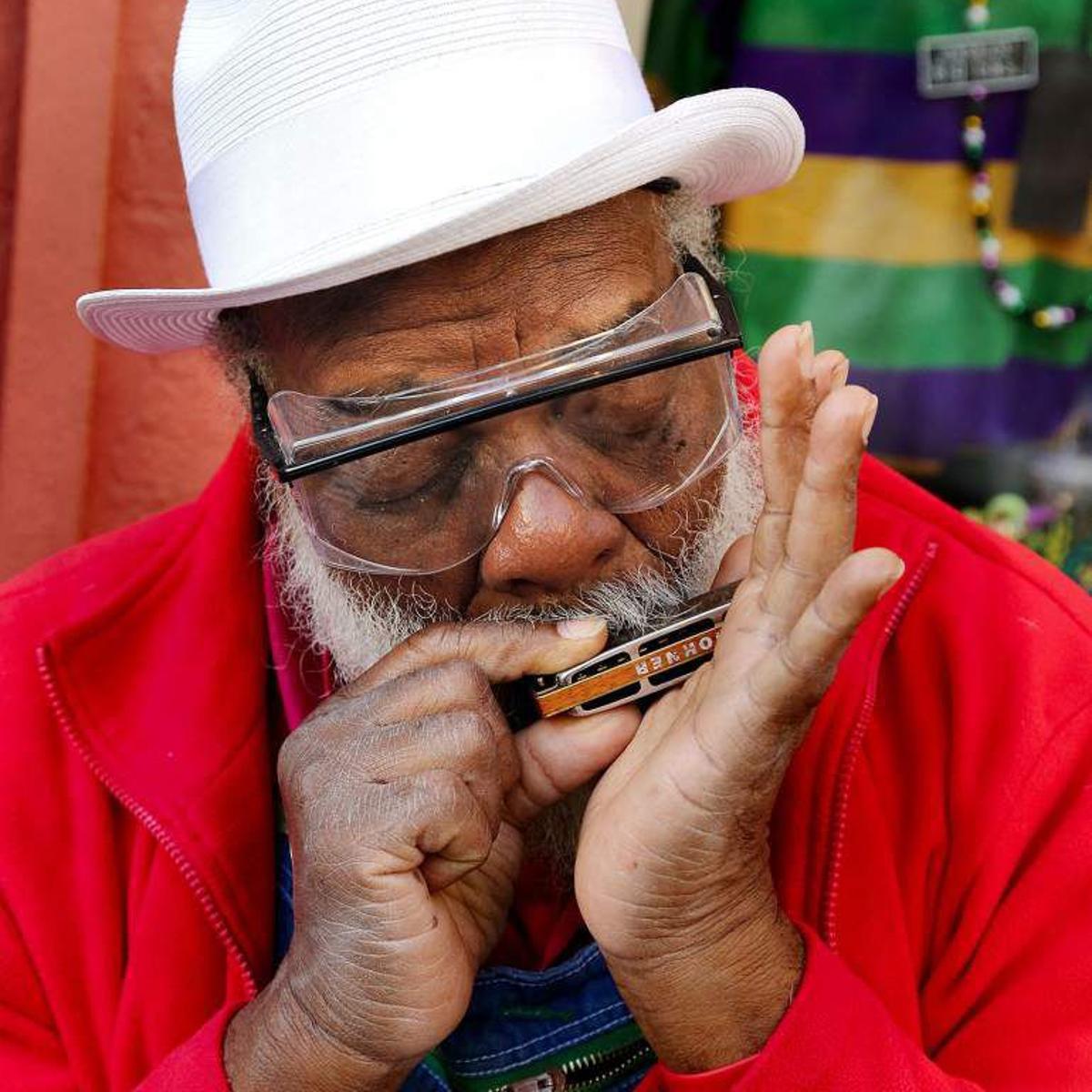 Street musician 'Grandpa' Elliot Small to lead Lundi Gras marchers | Music | nola.com