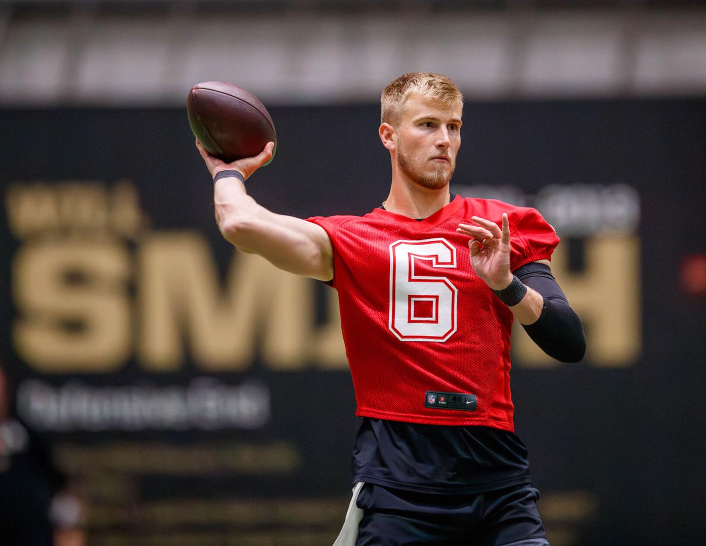 no.saintsrookiecamp.051125.38.jpg | | nola.com