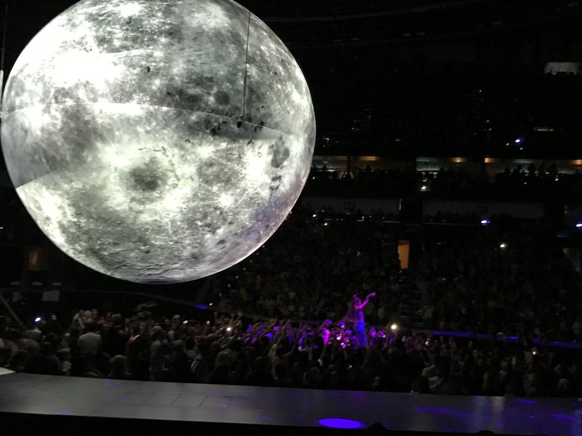 Ariana Grande Concert Review Pop Superstar Got Lost In Her