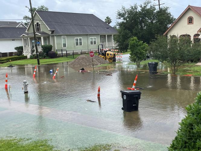 Strong line of storms prompts New Orleans street flooding, rescue on