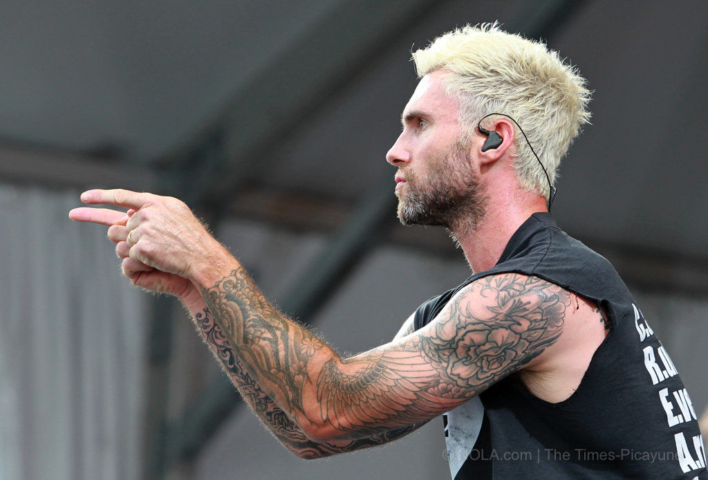 2) Adam Levine | Oblong face hairstyles male, Square face hairstyles, Mens  hairstyles