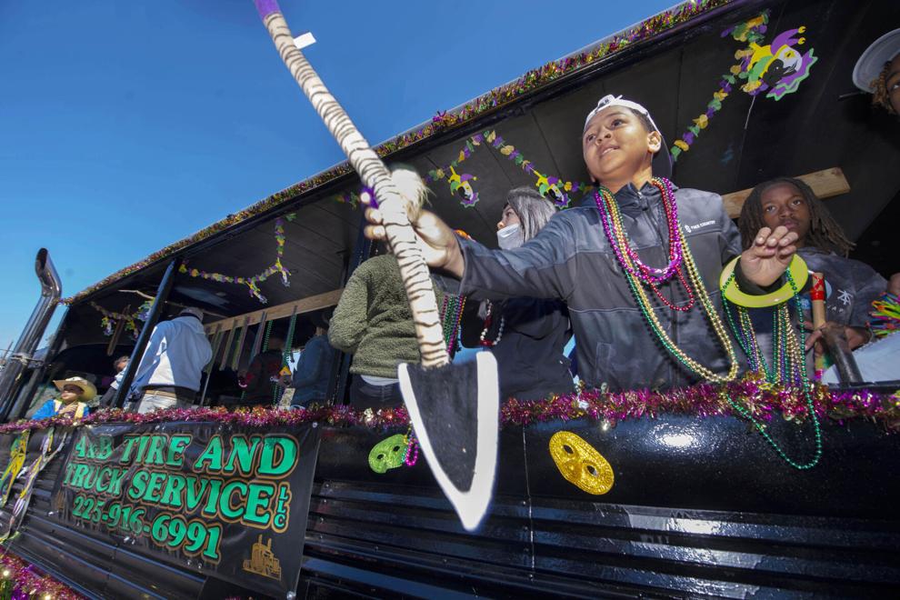 Beads, coconuts, doubloons: The history of Mardi Gras throws | Mardi