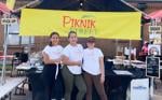 Ronica Dacula menghadirkan pop-up Piknik Street Filipina ke Pasar Nola Nite di luar New Orleans