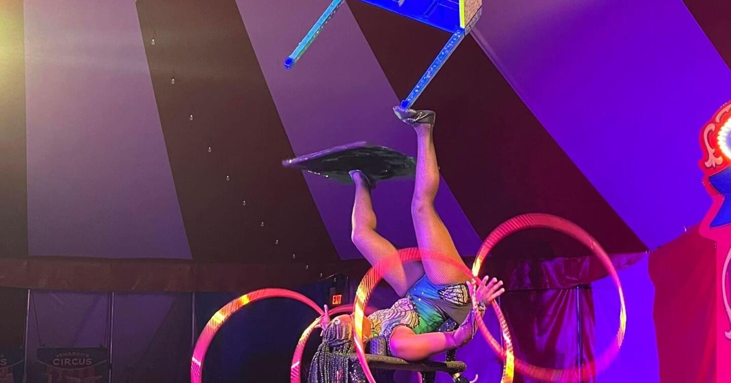 Foot juggler Helen Wonjila in 'Vaudeville Revival' May 26 | Events - Vimarsana News