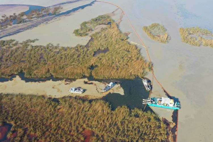 Spewing Oil Rigs Spewing oil well off Louisiana's coast brought under control ...