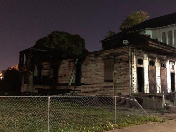 Uptown apartment fire leaves 16 people homeless, New Orleans Fire