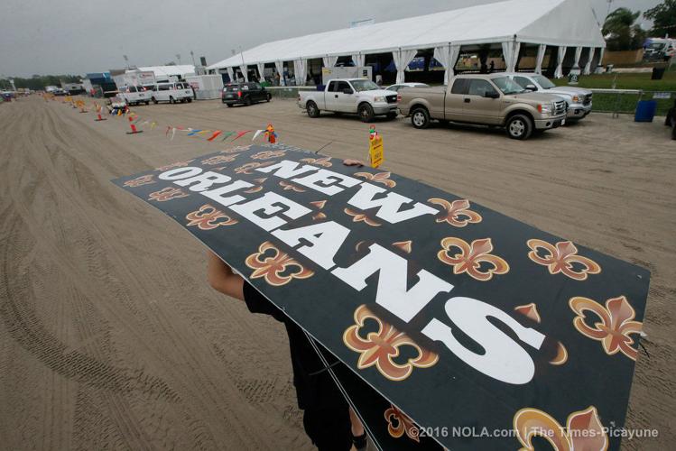 New Orleans Jazz Fest express shuttle limits operations for 2nd Sunday