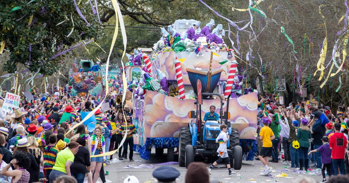 Two Krewe of Thoth riders hospitalized after falling off floats during ...