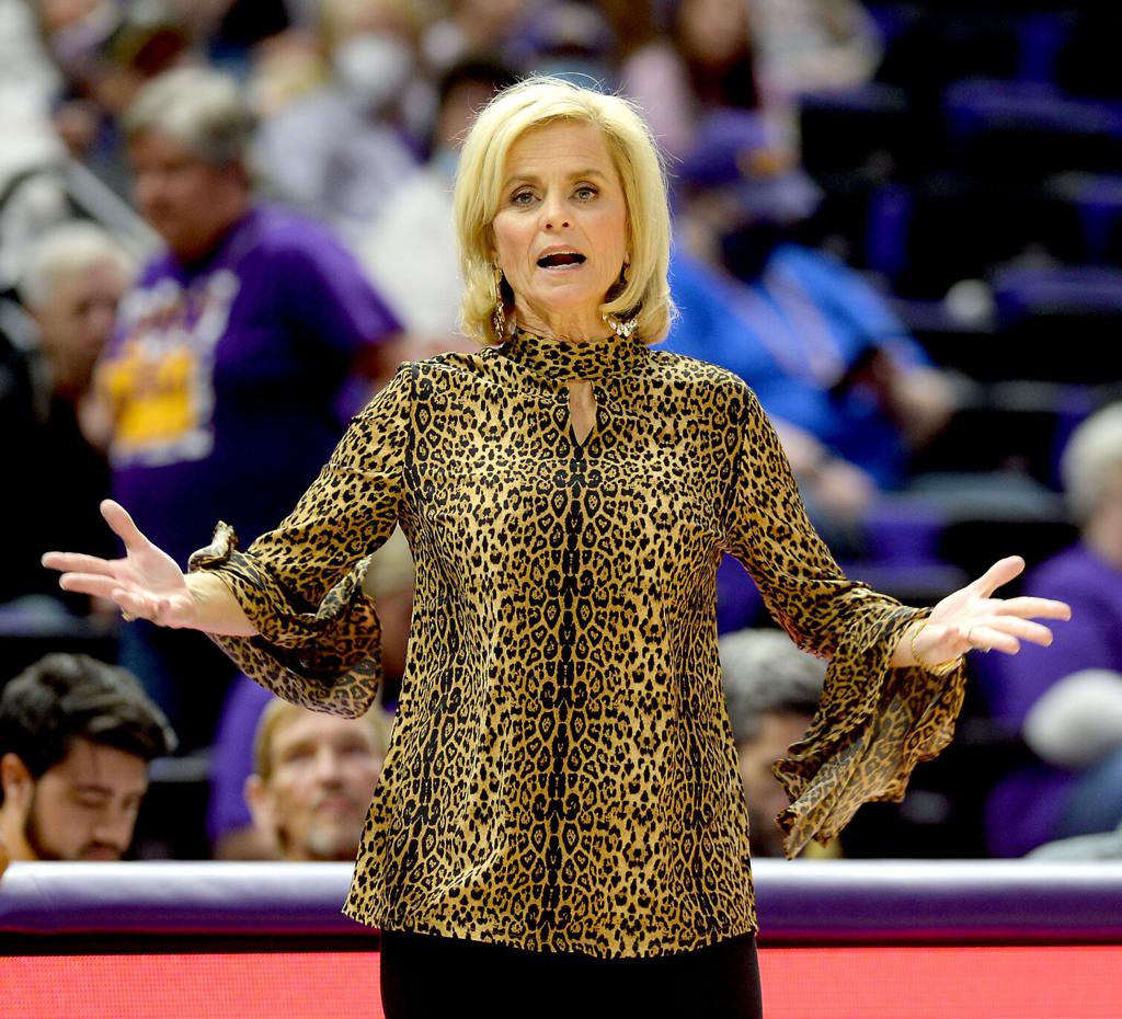 College basketball coach outfits – Put This On