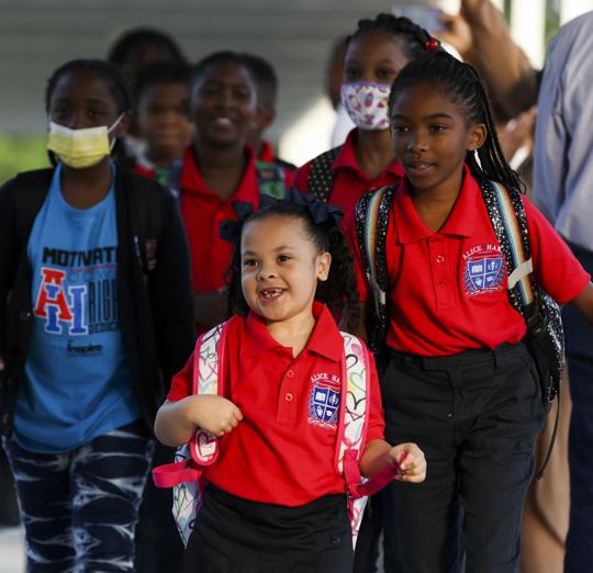 Photos Superintendent of NOLA Public Schools students back to