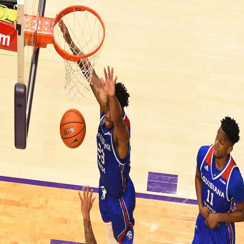 Masked Daryl Edwards Rebounds From Nose Surgery With Big Game